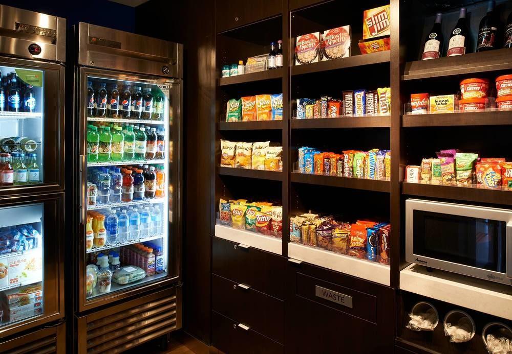 底特律尤蒂卡万怡酒店 由提卡 外观 照片