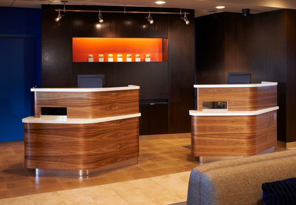 底特律尤蒂卡万怡酒店 由提卡 外观 照片